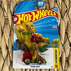 Feline Lucky Toy Gold Cat Car Maneki-Neko on Hot Wheels Hotwheels 🆕